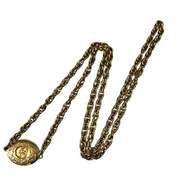 Chanel vintage gold-tone chain necklace with medallion - Picture 2 of 7
